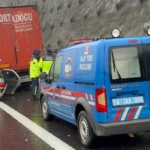 Tıra Arkadan Çarpan Otomobilde 1 Kişi Öldü, 4 Kişi Yaralandı